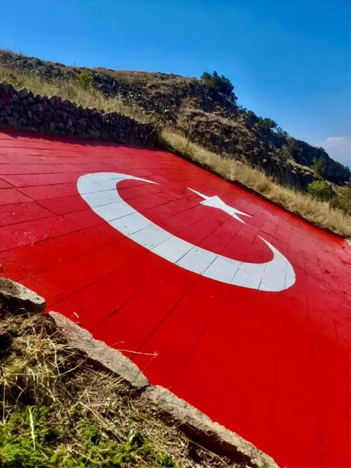 Hünkar Kalesi\'nde Türk Bayrağı\'nın Bakım ve Onarımı Tamamlandı