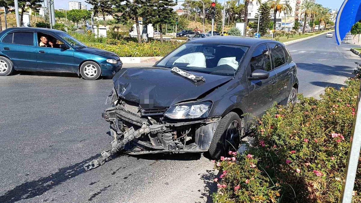 Manavgat\'ta Kırmızı Işık İhlali Kazası