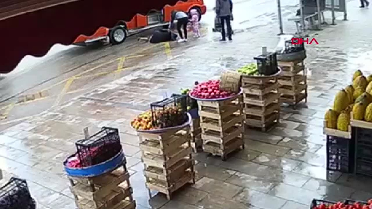 Minibüs Kazasında Yolcu Düşerek Yaralandı