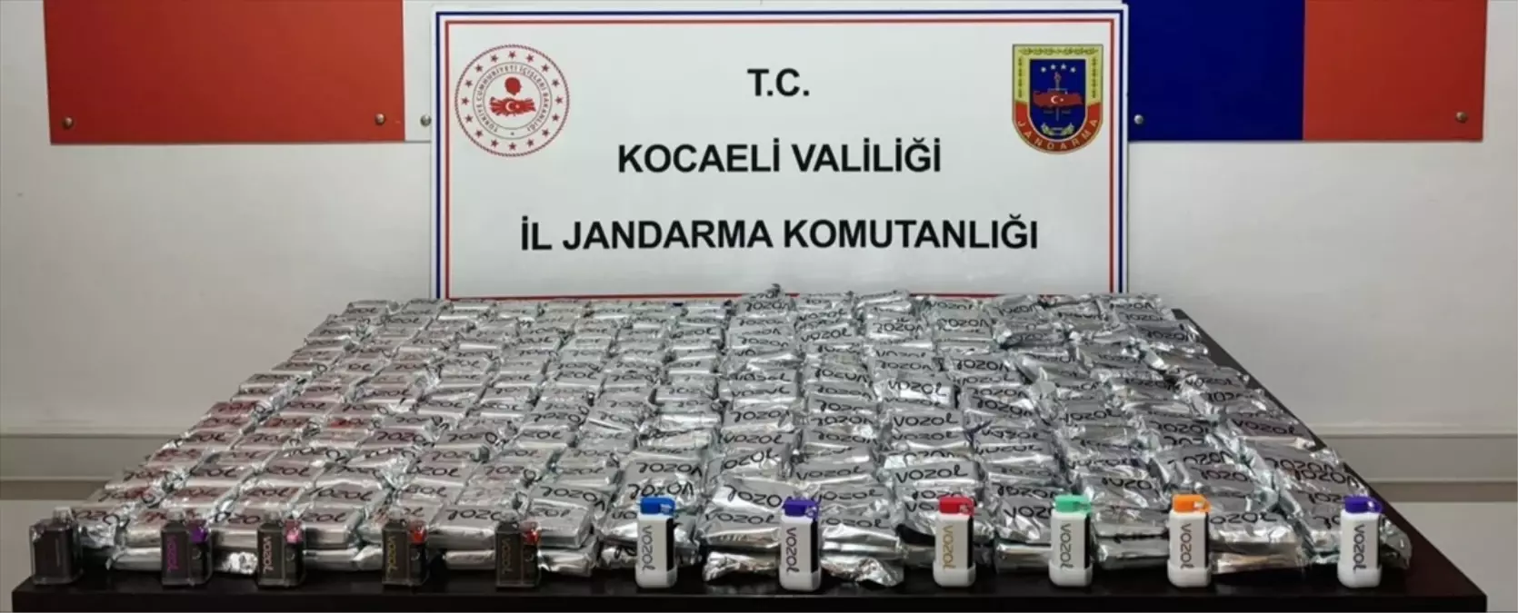 İzmit\'te Kaçakçılık Operasyonu: 502 Elektronik Sigara Ele Geçirildi