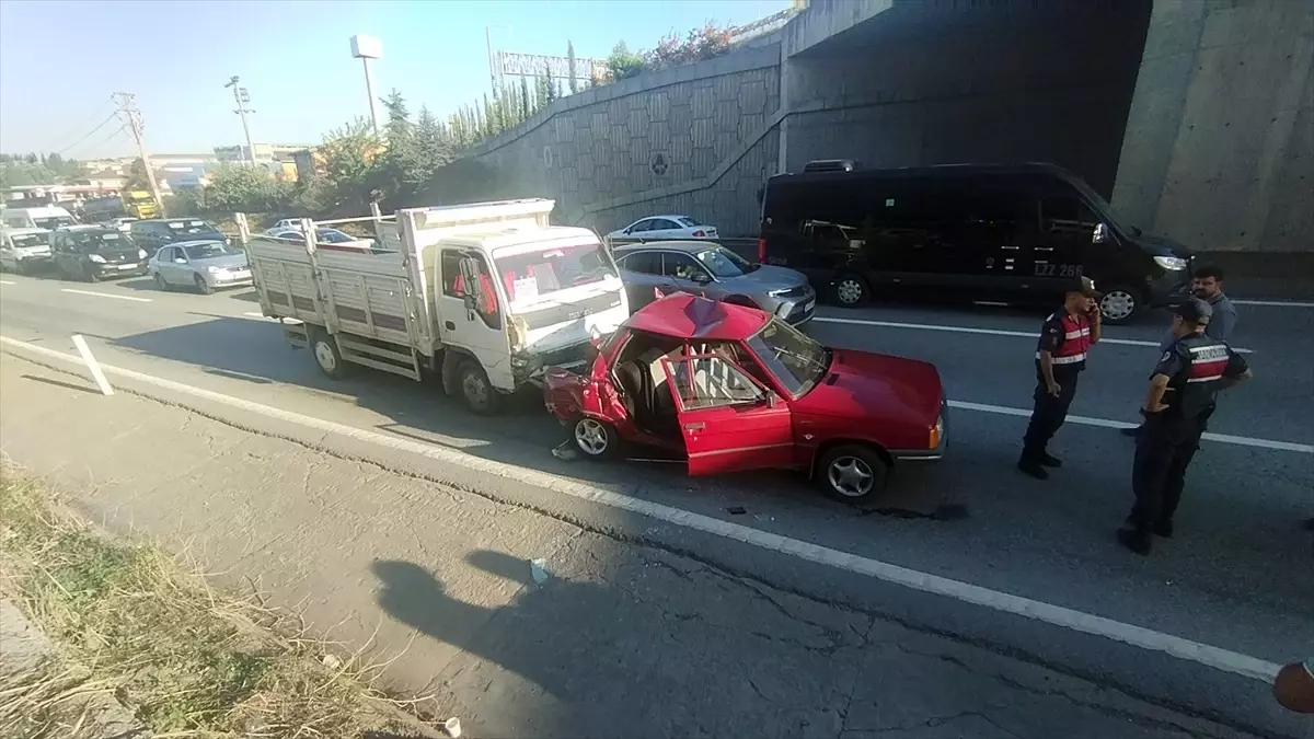 Gebze\'de Trafik Kazası: 1 Ölü, 1 Yaralı