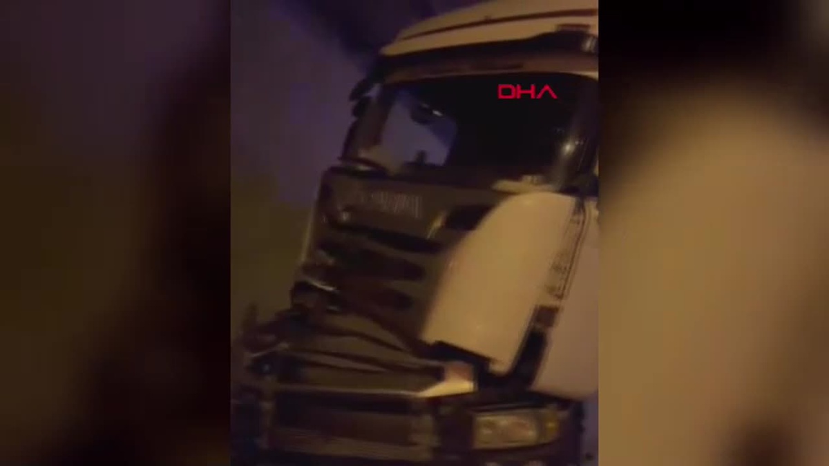 İzmit\'te 3 TIR Kazası, 10 Km Trafik