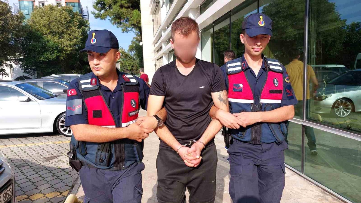 Koca Mezarlıkta Eşini Darp Etti