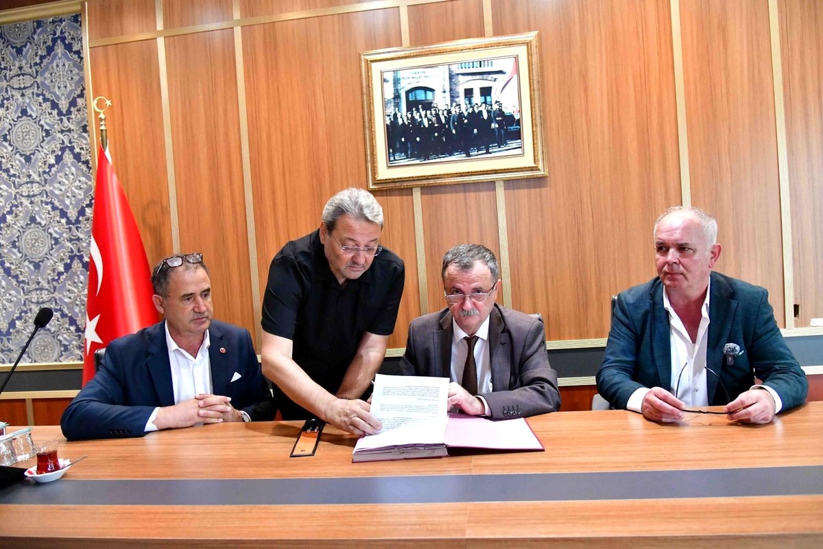 Yunusemre Belediyesi ve Pazarcılar Odası Arasında Tahsis Protokolü İmzalandı