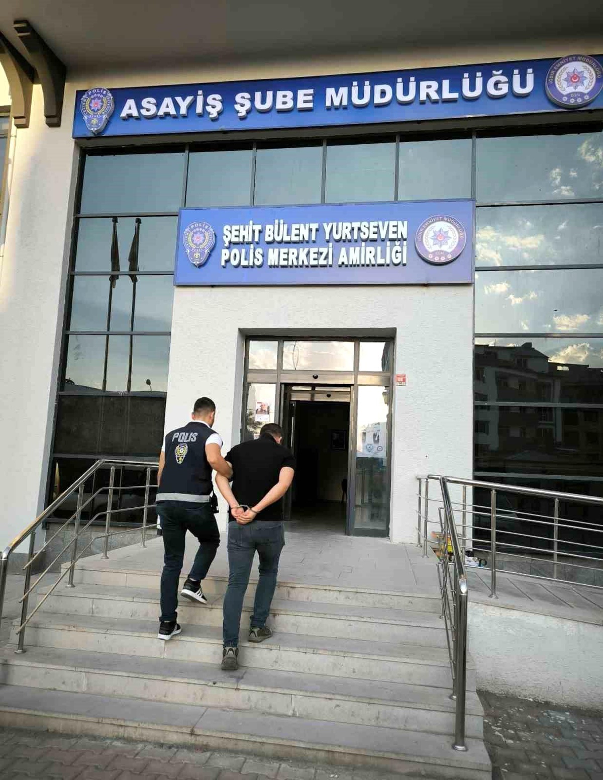 Hırsızlık Suçlusu Iğdır\'da Yakalandı