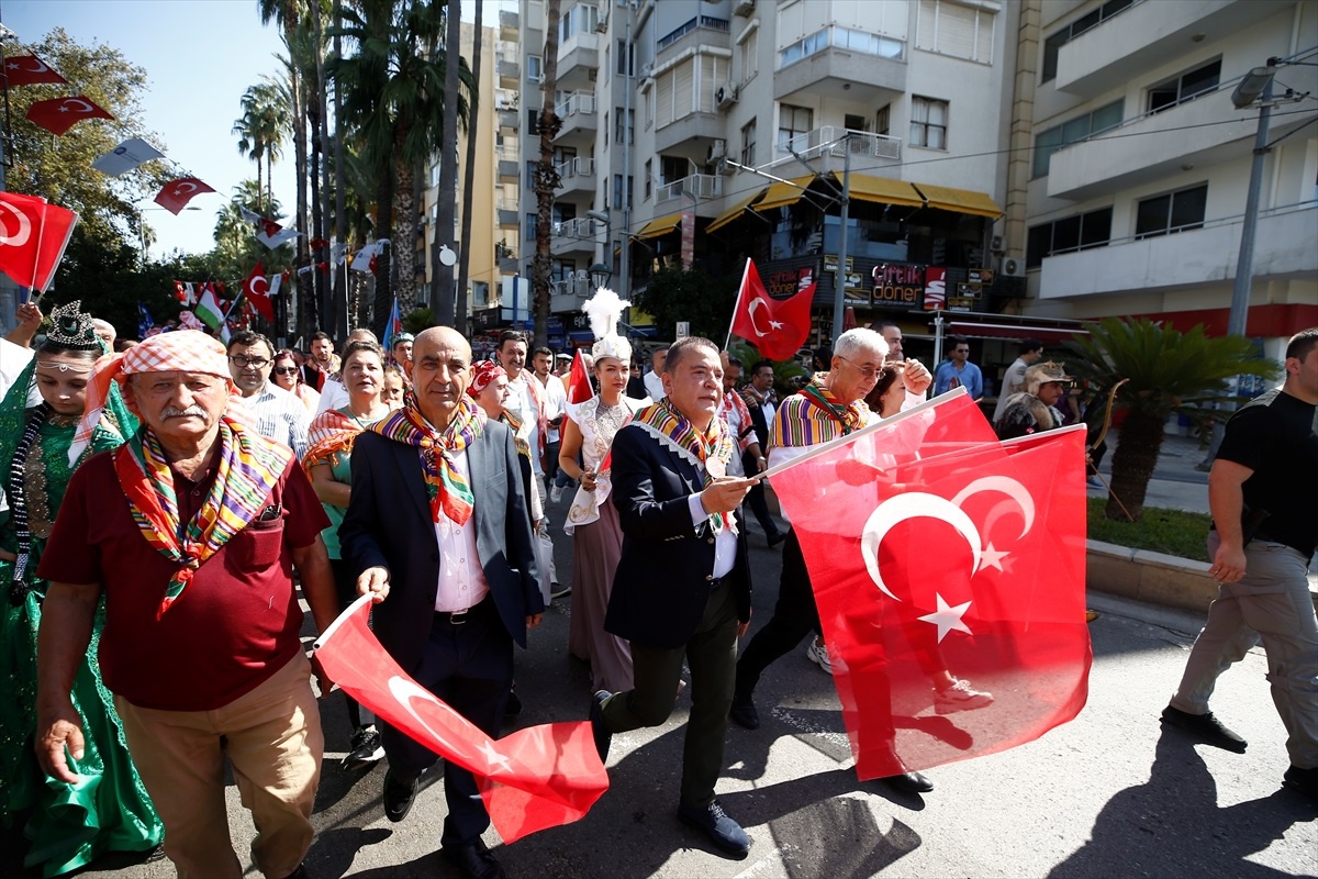 Antalya\'da Yörük Türkmen Festivali Coşkusu