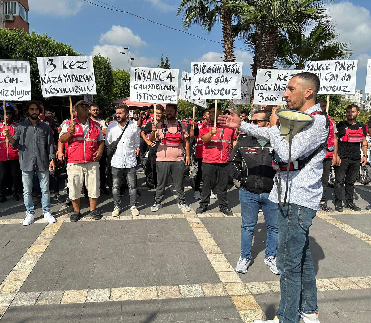 Kuryeler Adana\'da İş Bıraktı