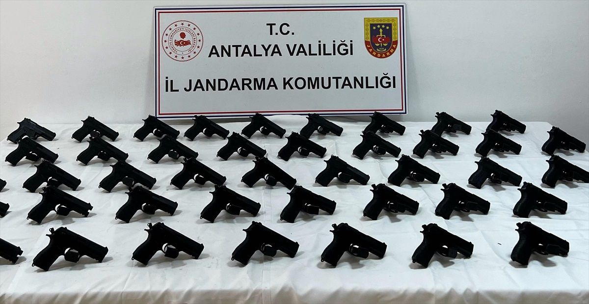 Serik\'te Silah Kaçakçılığı Operasyonu