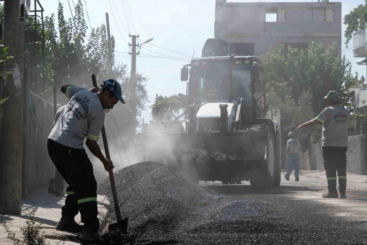 Ceyhan Belediyesi\'nden yol çalışmaları