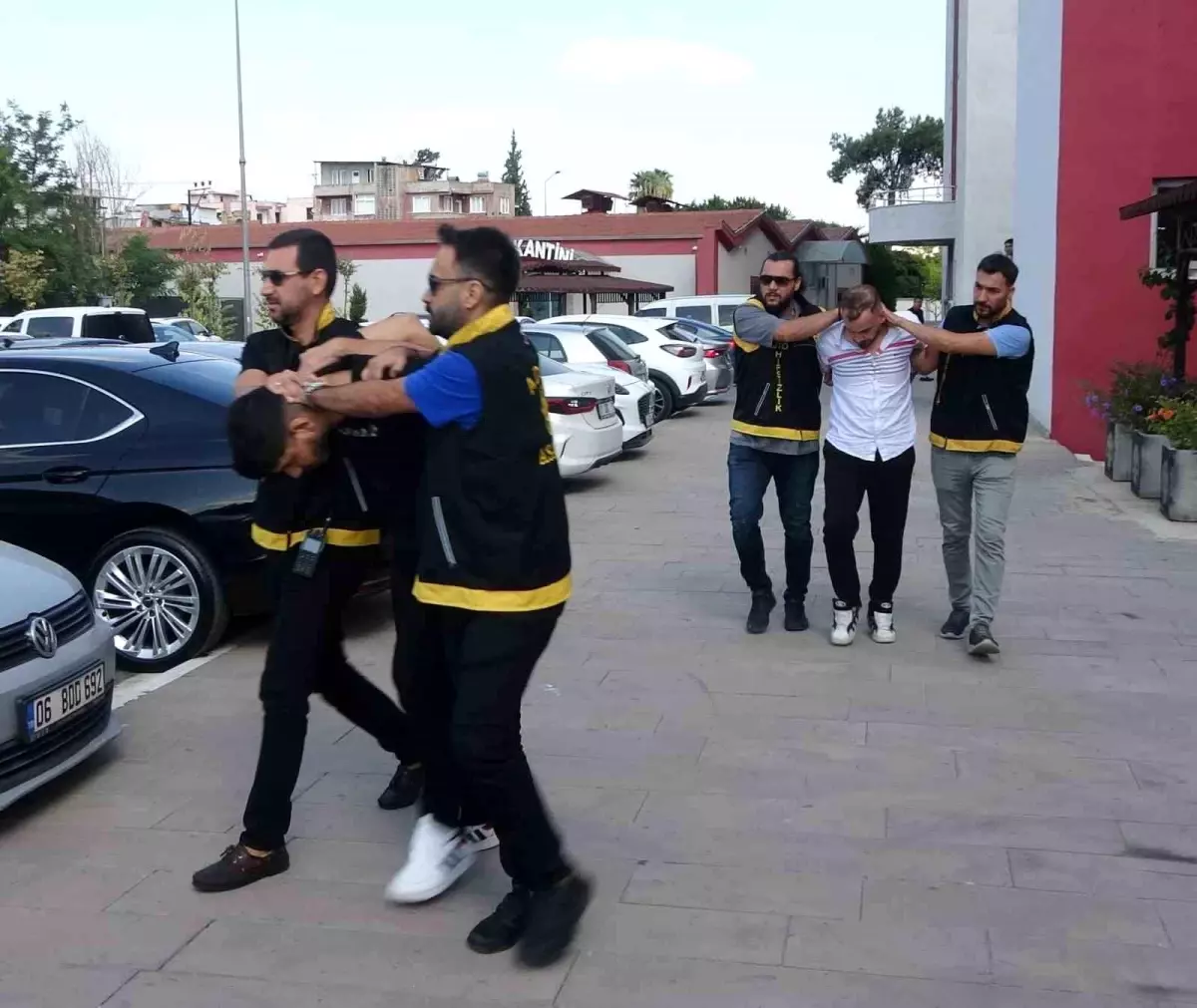 Adana\'da Dönerciye Silahlı Saldırı: 1 Ölü