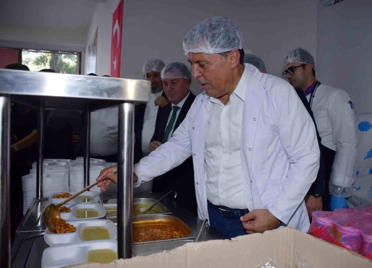 Esenyurt Belediyesi Akçaburgaz Aşevi Yemek Dağıtım Noktası Hizmete Açıldı
