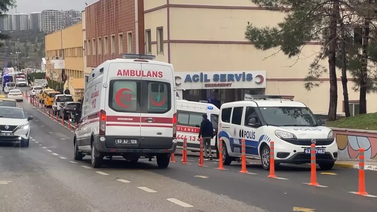 Şanlıurfa\'da Minibüs-Traktör Çarpışması: 12 Yaralı