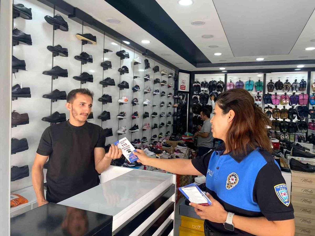 Hakkari Polisi Esnafı Bilgilendiriyor