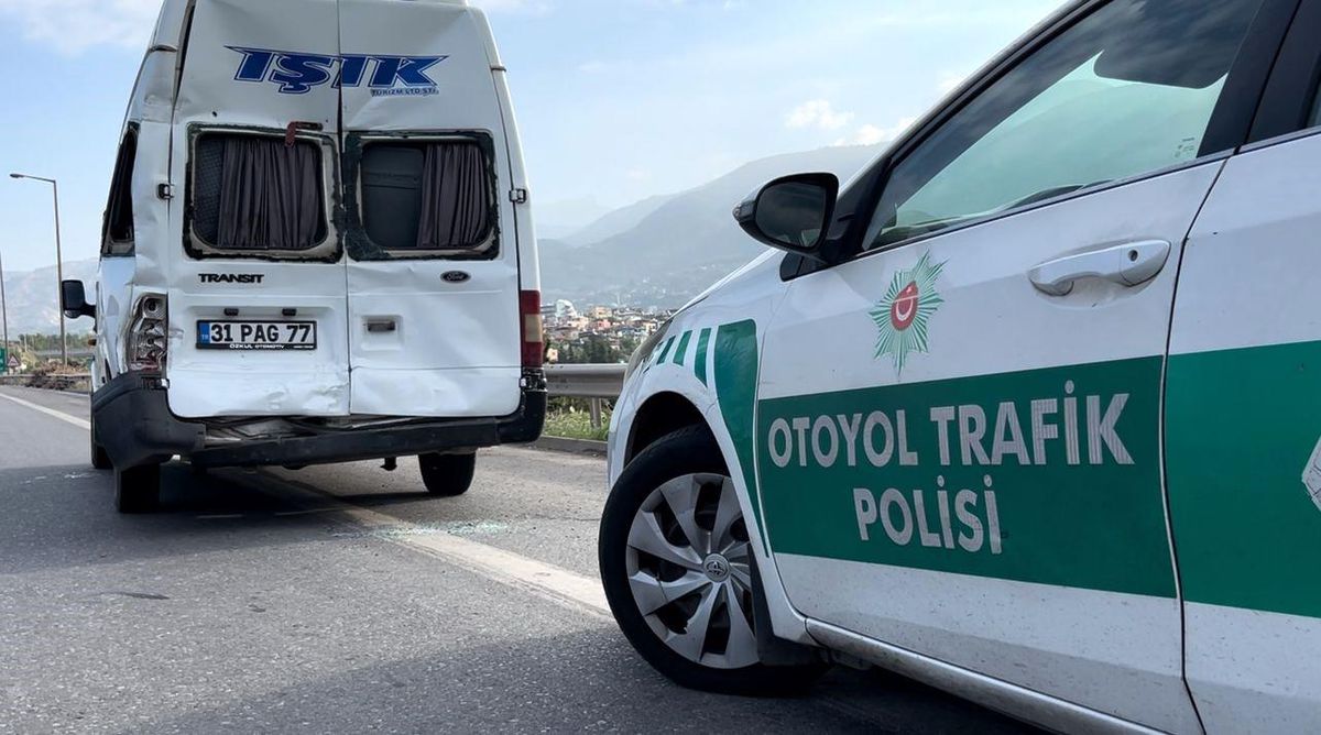 Hatay\'da İşçi Servisi Tankerle Çarpıştı