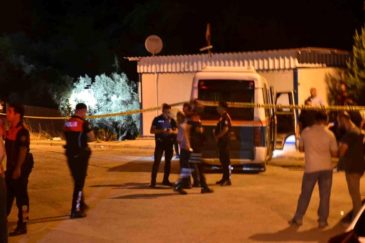 İzmir\'de Minibüste Silahlı Saldırı: 1 Ölü
