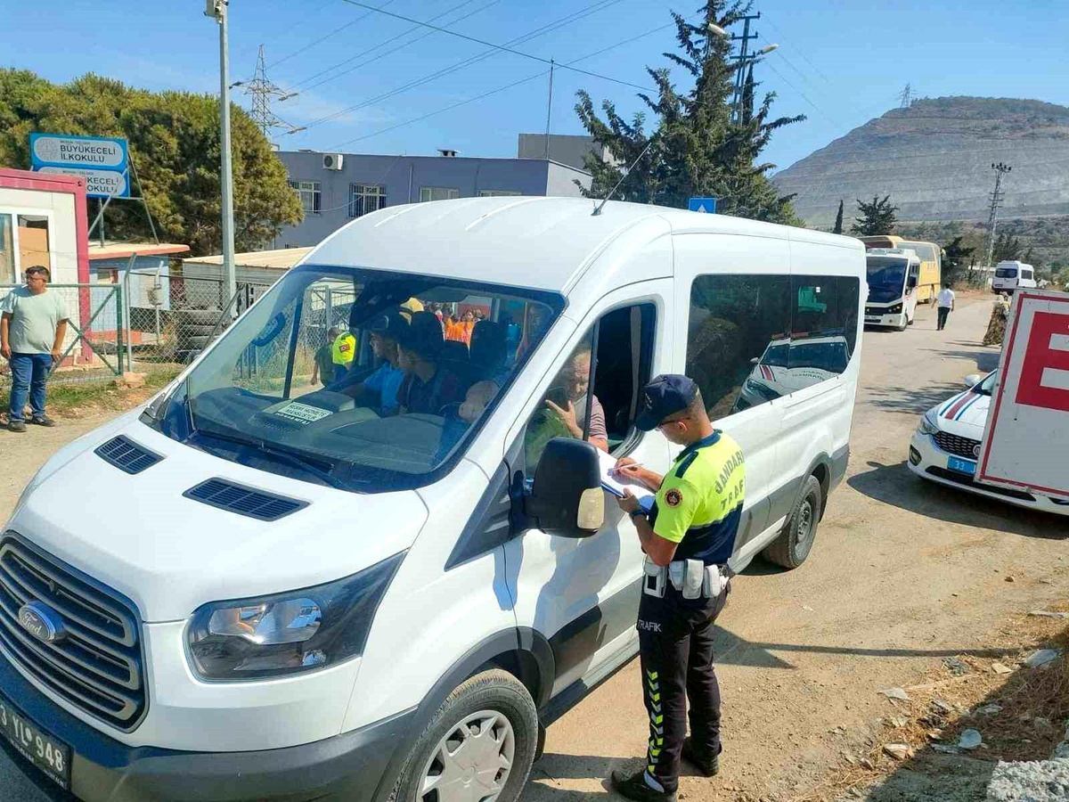 Mersin\'de Okul Servislerine Denetim