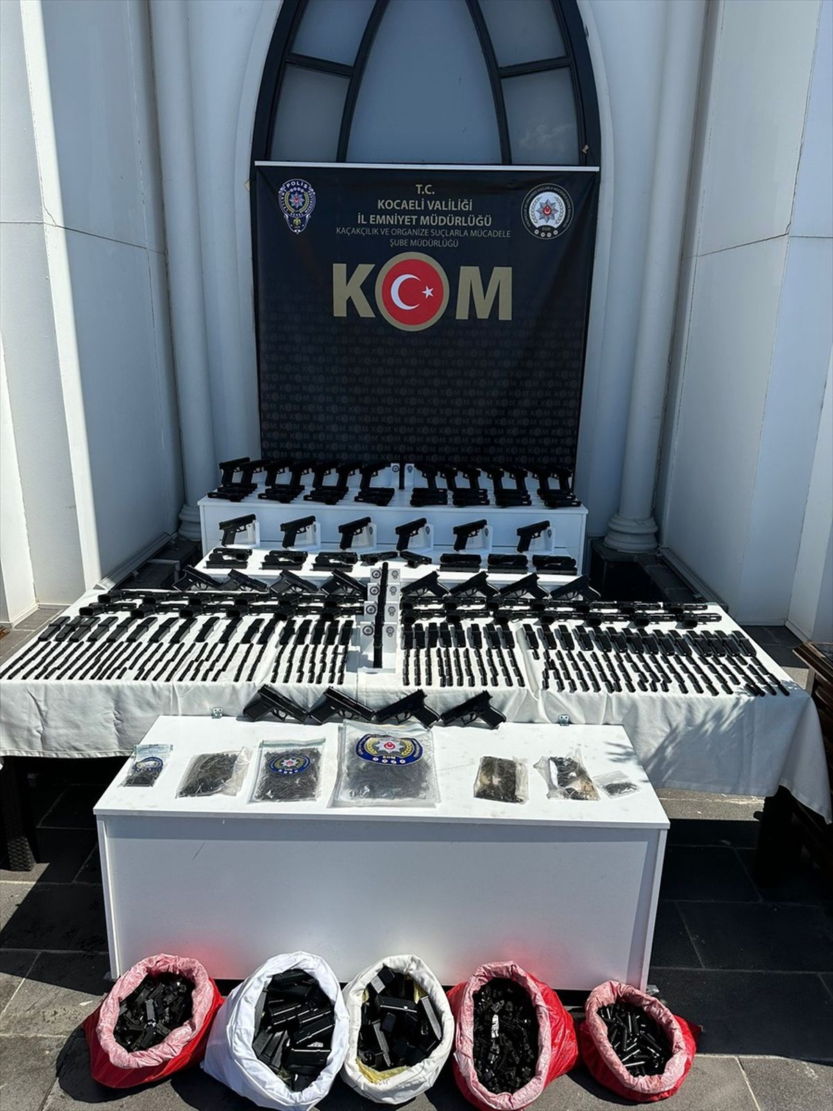 Kocaeli\'de 101 Ruhsatsız Tabanca Ele Geçirildi