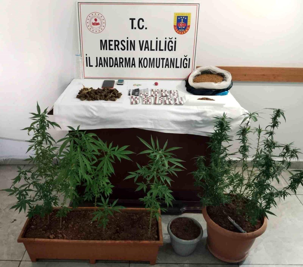 Mersin\'de Uyuşturucu Operasyonu: 3 Gözaltı