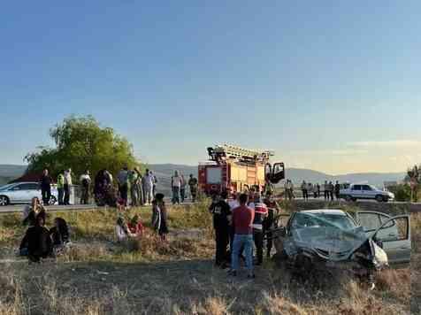 Sinop'ta otomobiller çarpıştı: 3 ölü, 3 yaralı