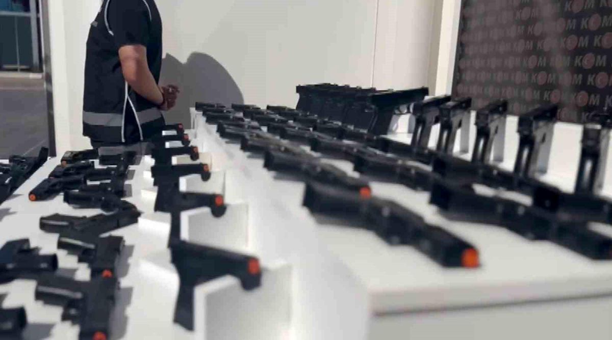 Kocaeli\'nde 101 Ruhsatsız Tabanca Ele Geçirildi