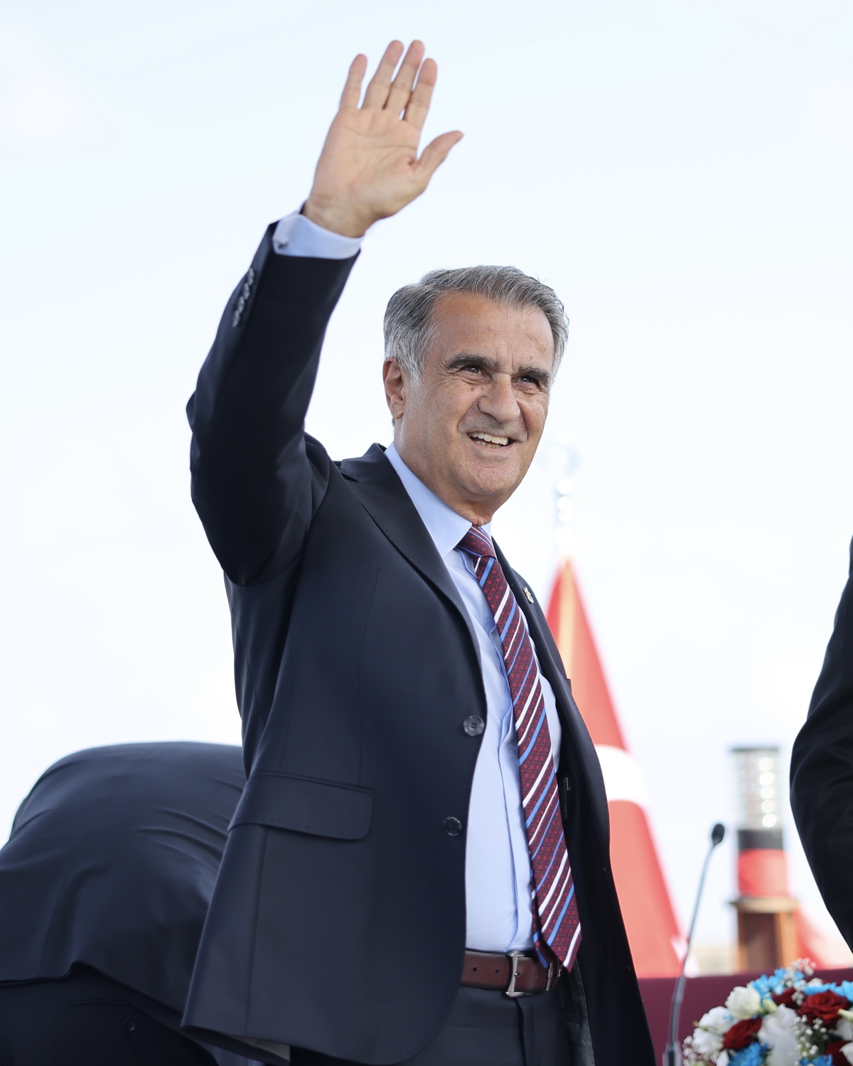 Şenol Güneş, Trabzonspor\'da 50 Milyon TL ile Başlıyor