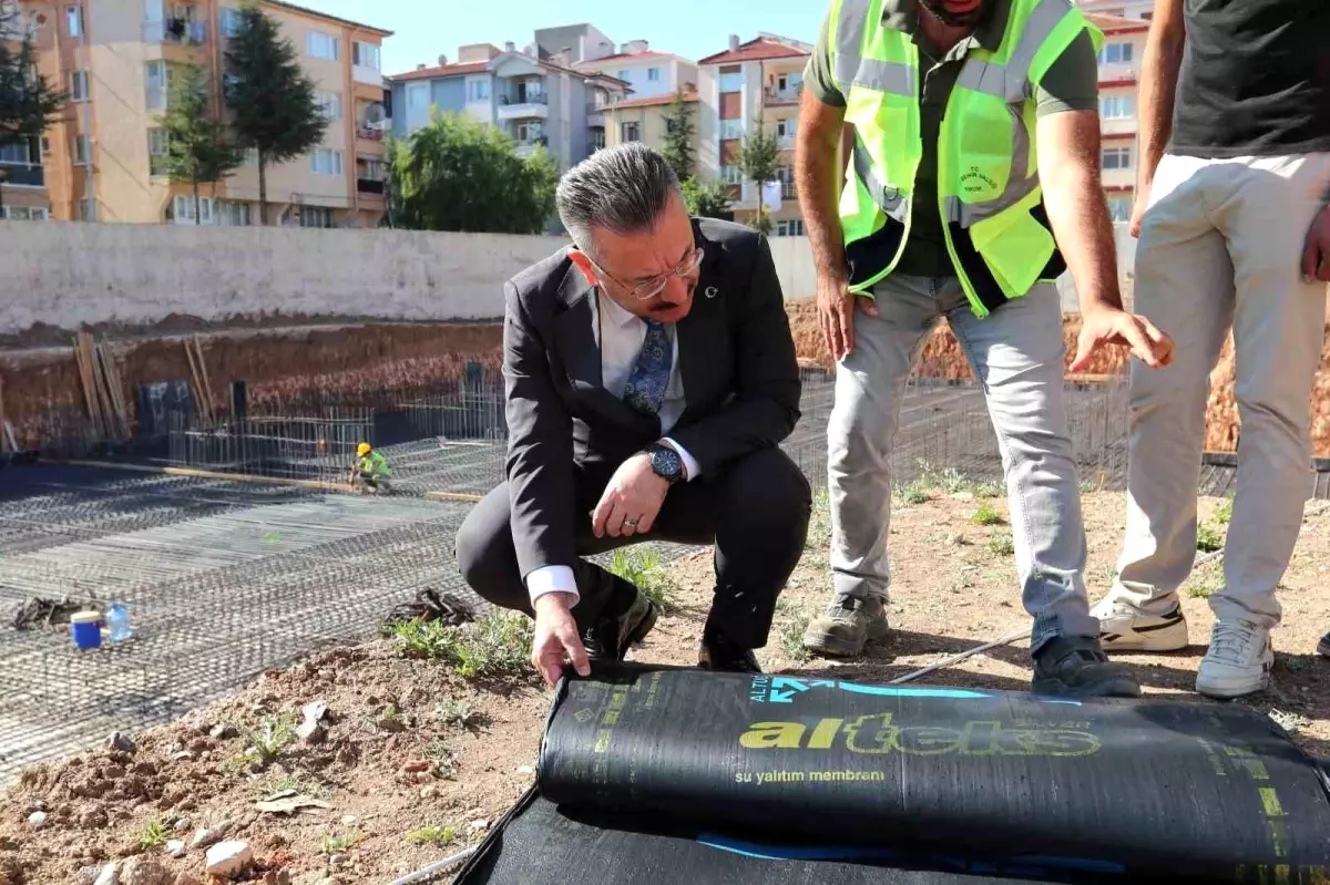 Vali Aksoy, Anadolu Lisesi inşaatını inceledi