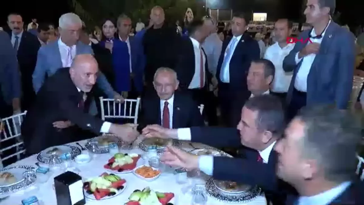 Özgür Özel ve Kılıçdaroğlu Düğünde Nikah Şahidi Oldu