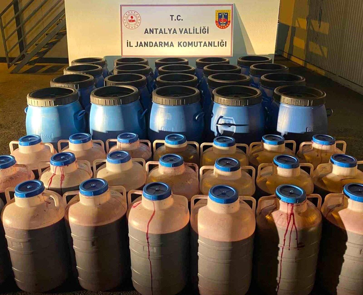Antalya\'da 4 Bin Litre Kaçak Alkol Ele Geçirildi