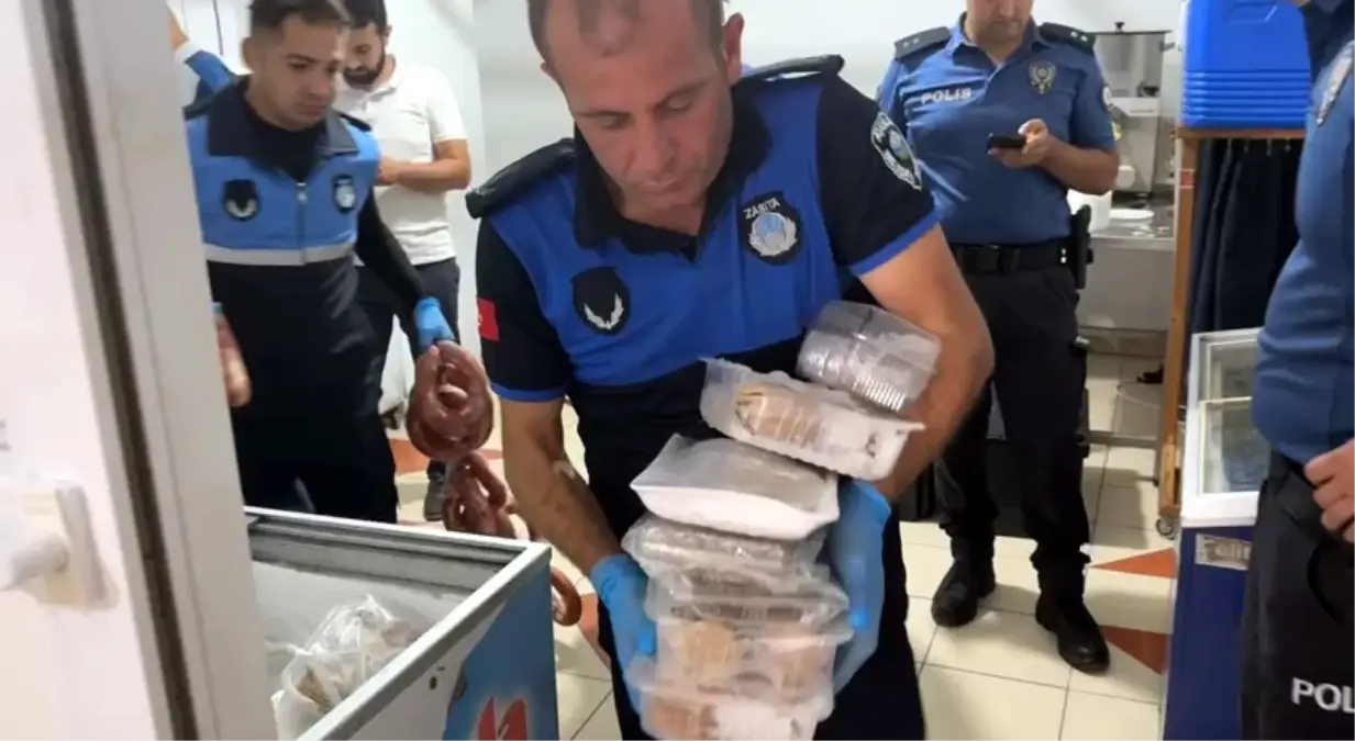 Avcılar\'da Gıda Denetimi: Süresi Geçmiş Ürünler Mühürlendi