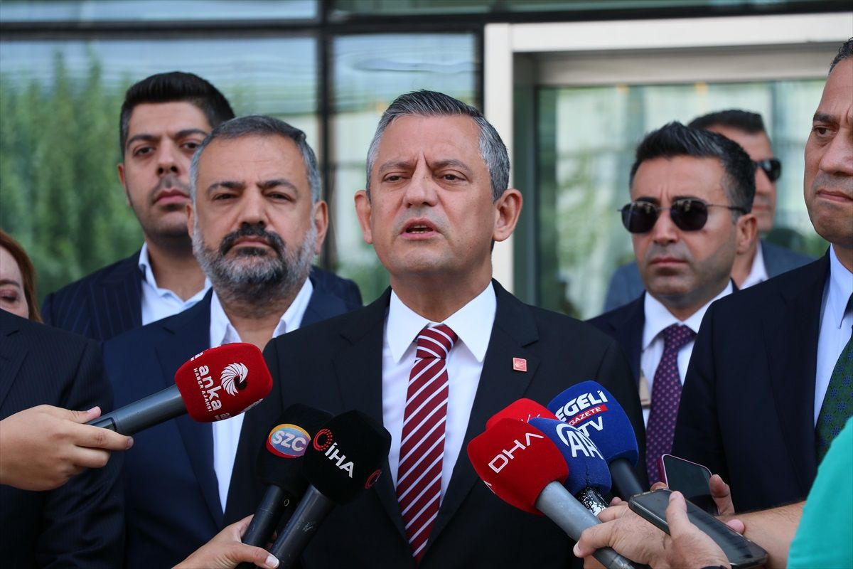 Özgür Özel: Siyasette Kucaklaşma Zamanı