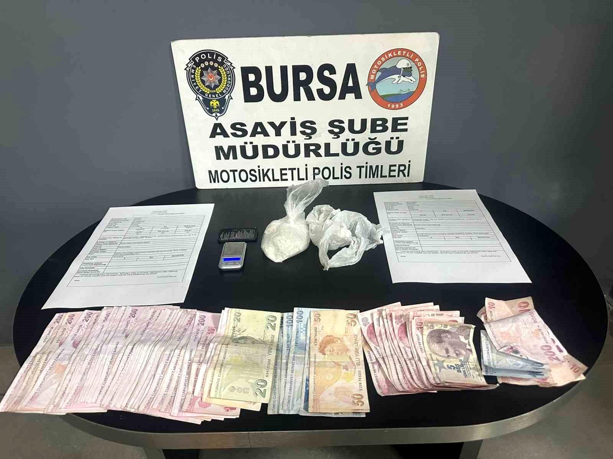 Bursa\'da Kovalamaca: Uyuşturucu ve Silah Ele Geçirildi