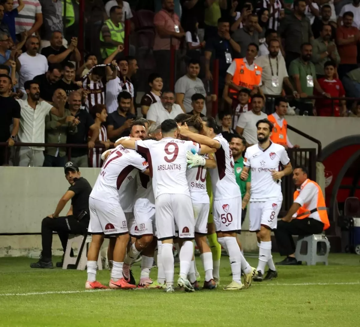 Elazığspor 14 Yeni Futbolcu Alarak Kadrosunu Güçlendirdi