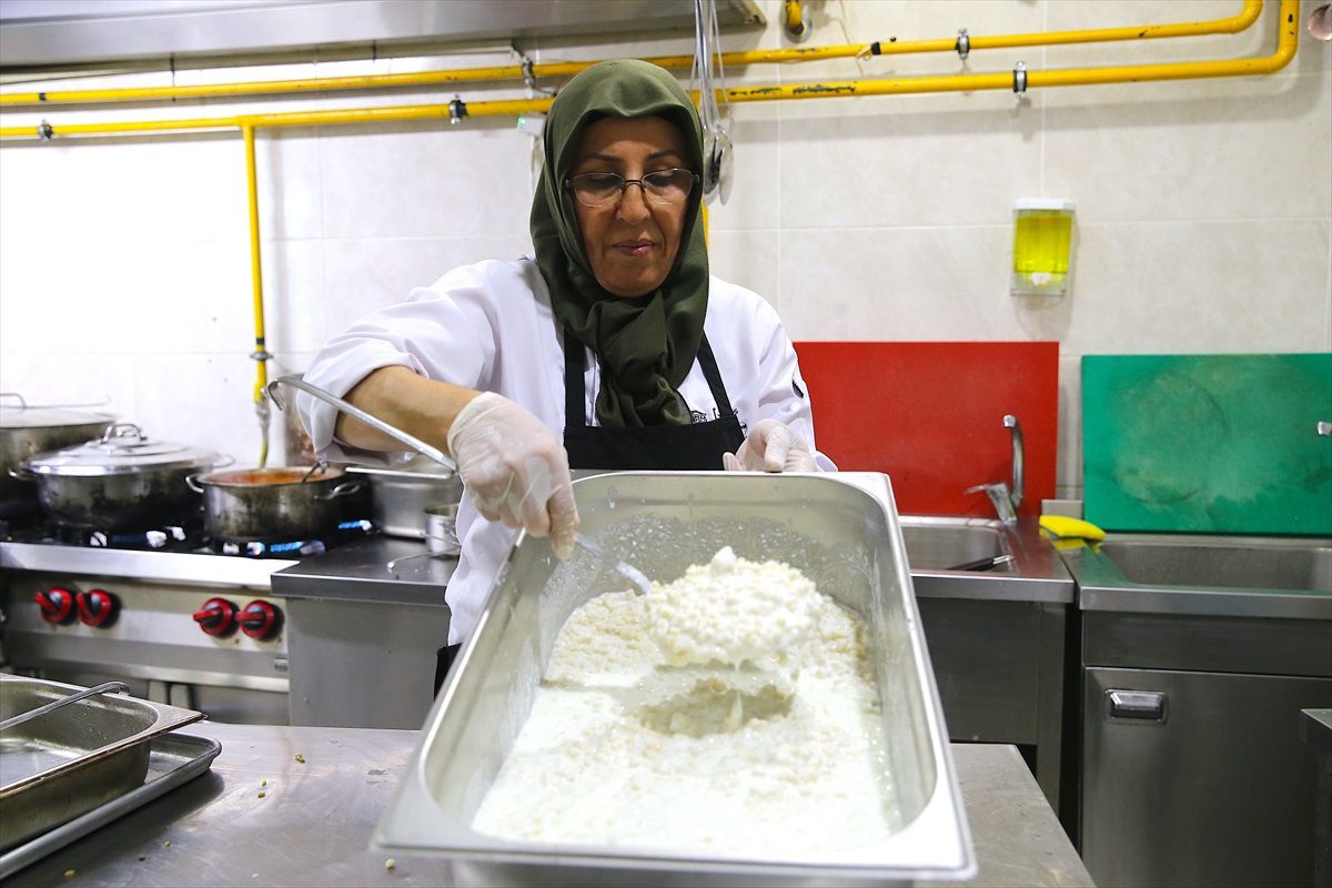 Hatay\'da Soğuk Buğday Çorbası Tanıtıldı