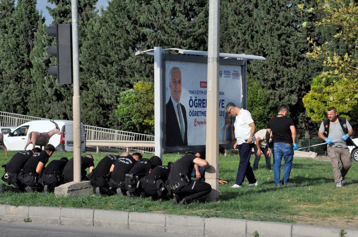 Karacabey\'de Polisle Şüpheli Arasında Silahlı Tartışma
