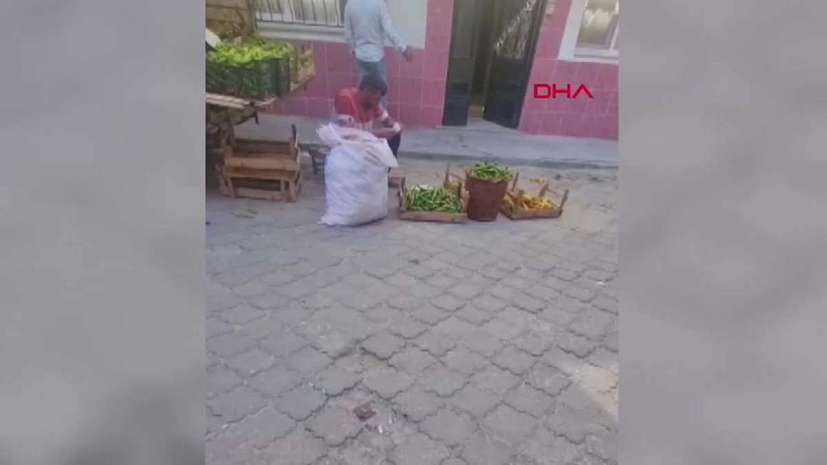 Biber Satarken Ağlayan Baba İş Buldu