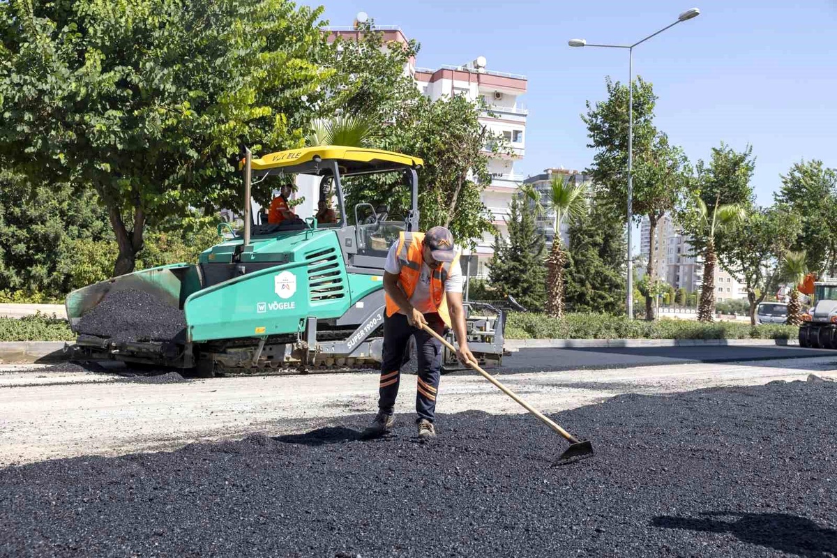 Mersin\'de Yol Yenileme Çalışmaları Devam Ediyor