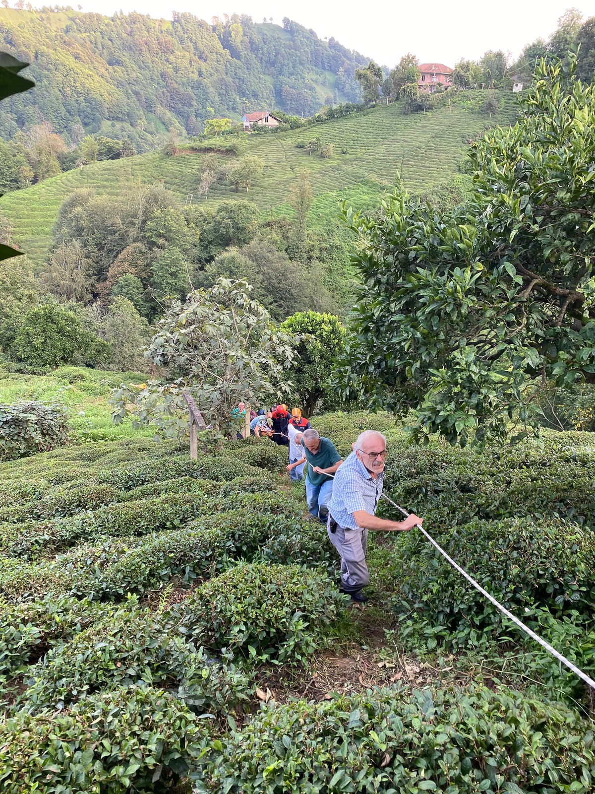 Rize\'de Teleferikten Düşen Kadın Kurtarıldı