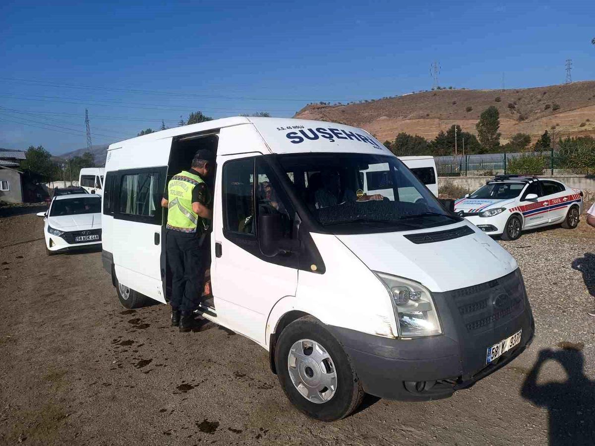 Sivas\'ta Okul Servislerine Denetim