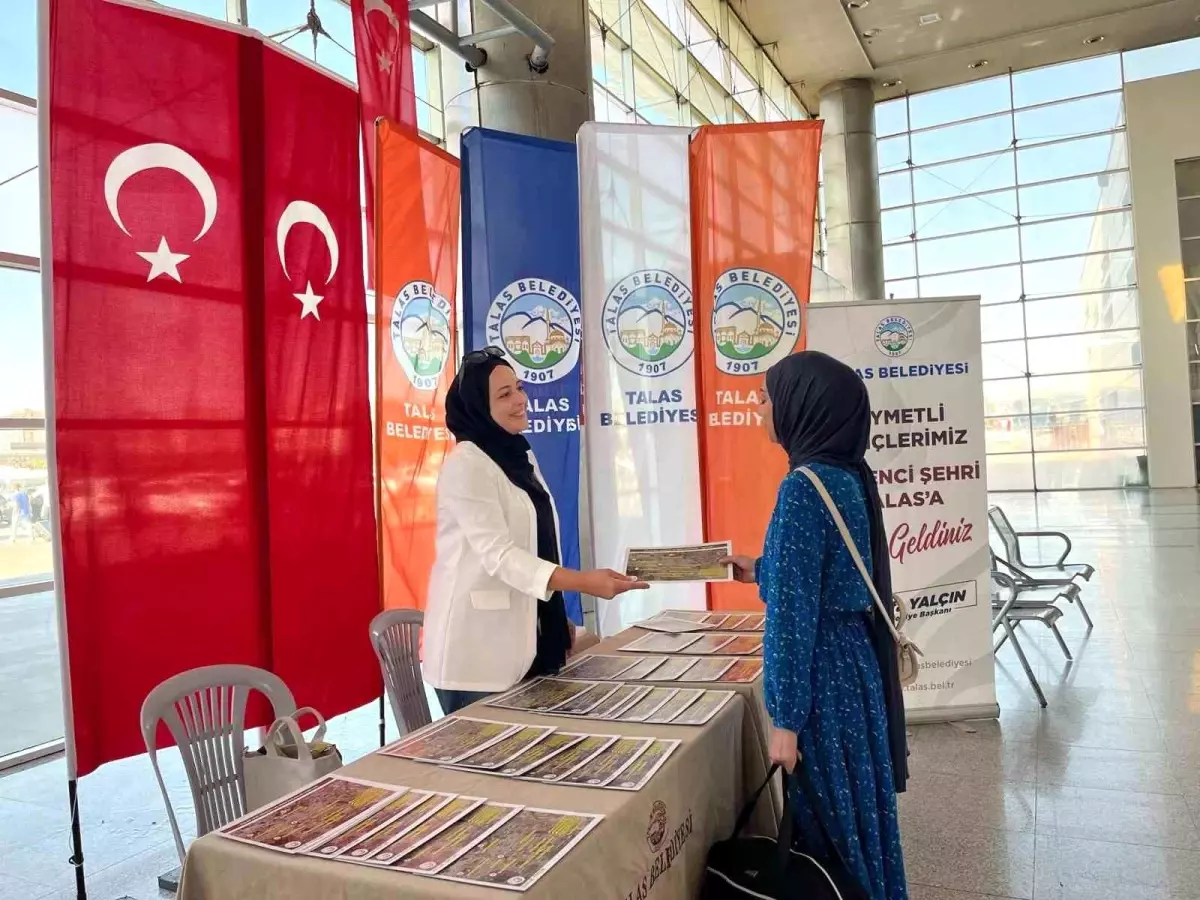 Talas Belediyesi, Yeni Gelen Üniversite Öğrencilerine Rehberlik Yapıyor