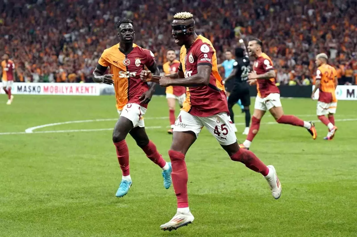 Galatasaray Rizespor\'u 2-0 Önde Tamamladı