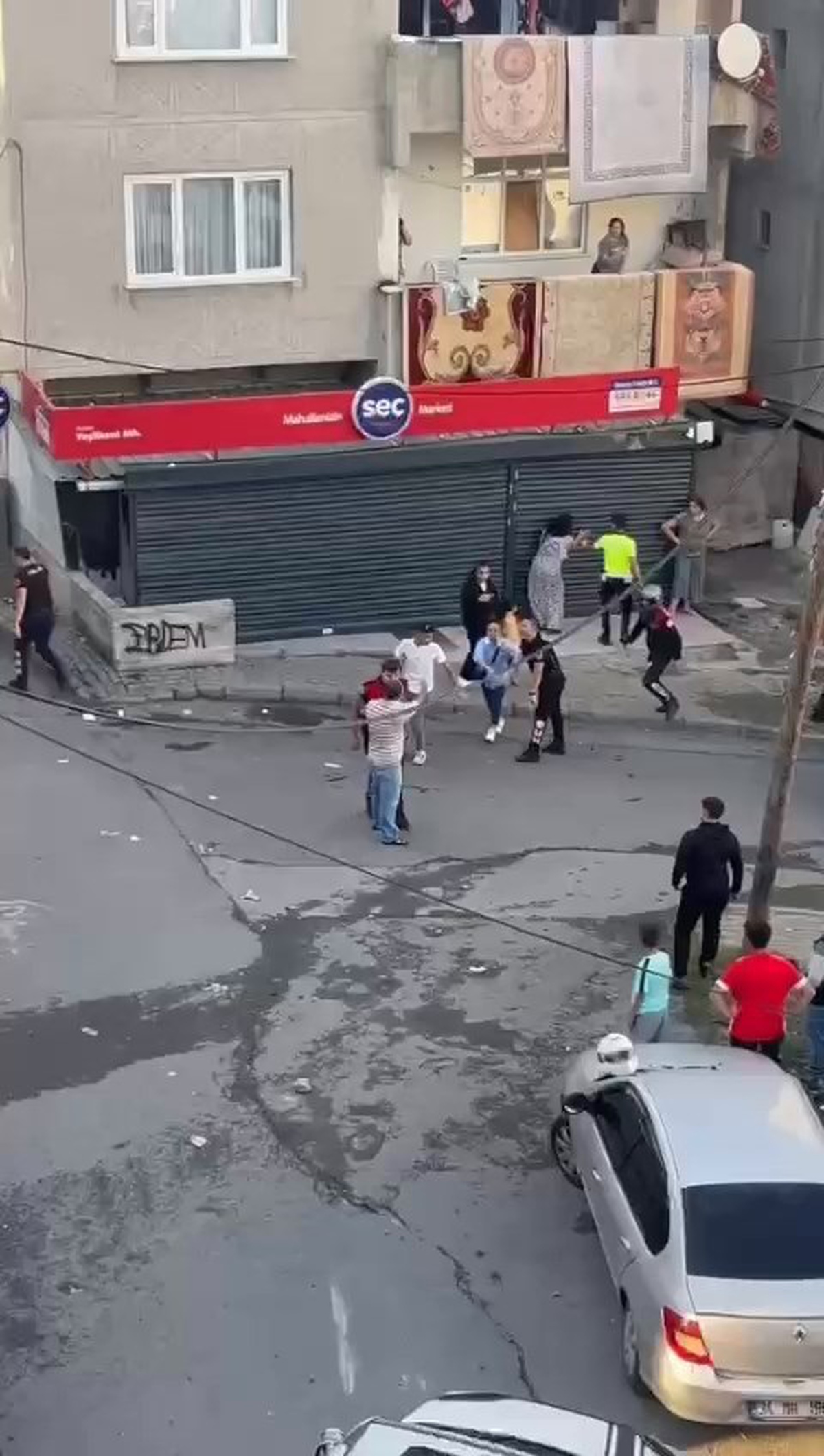 Avcılar\'da Havaya Ateş Eden Şahsa Müdahale