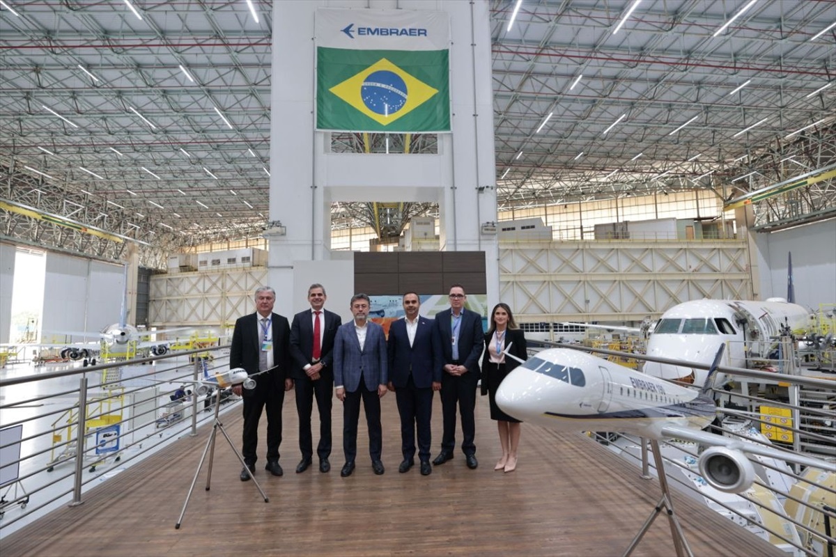 Bakanlar Embraer Tesisini Ziyaret Etti