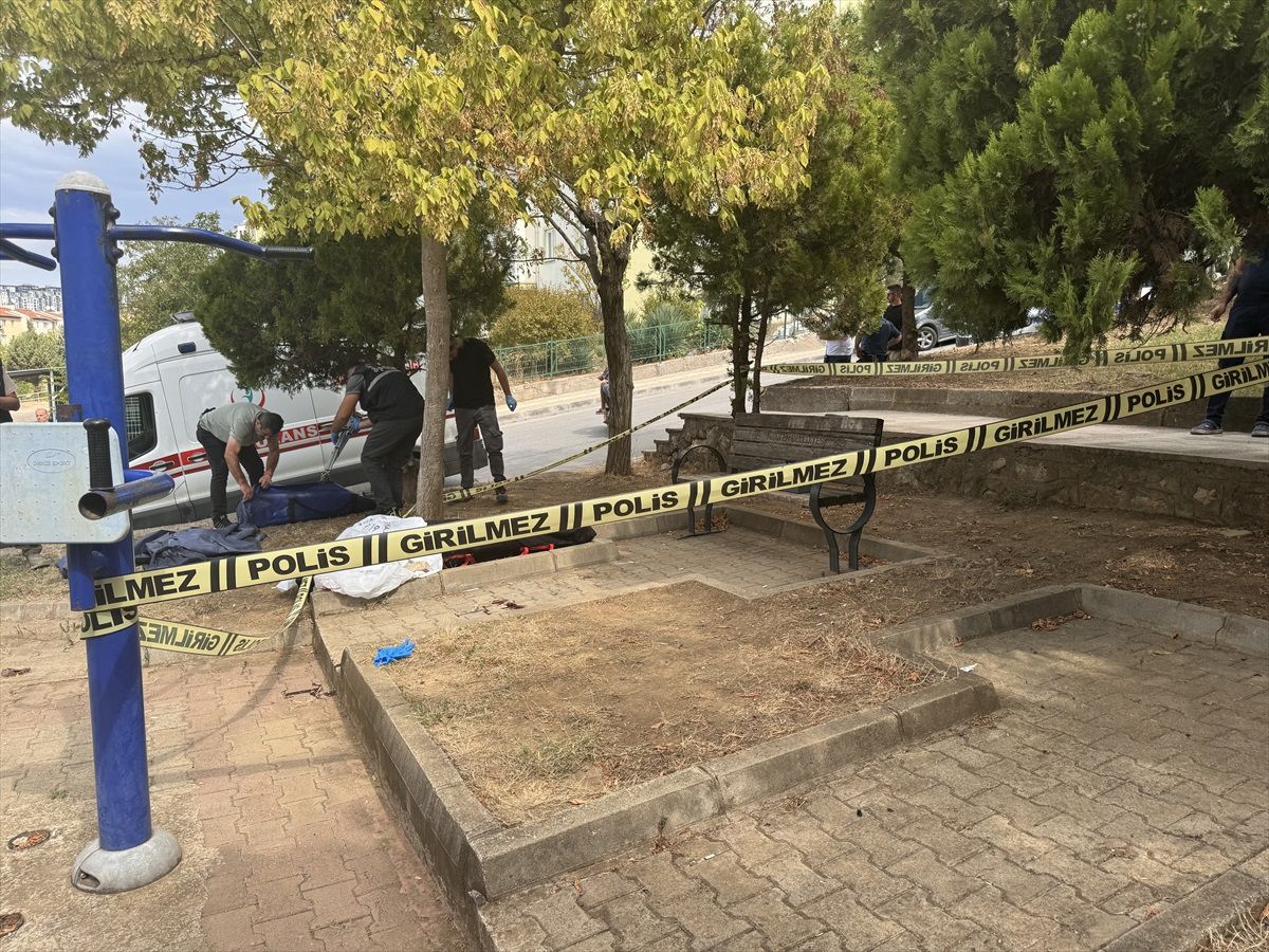 Bursa\'da Parkta Cansız Bedene Ulaşıldı