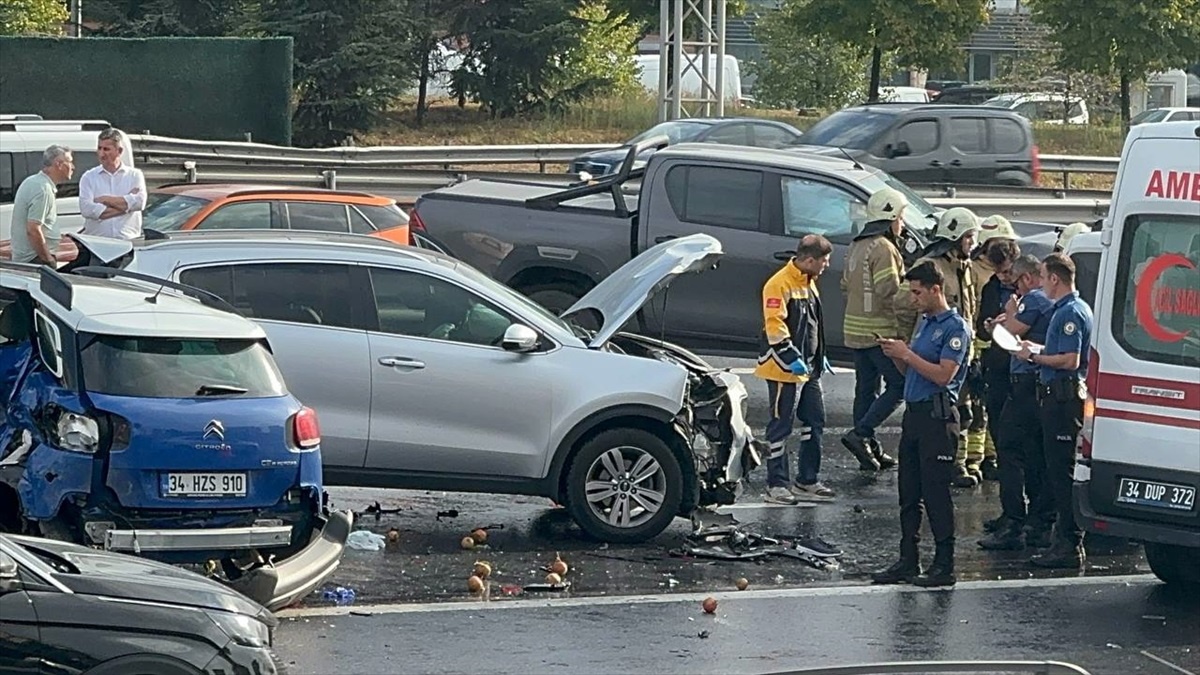 İstanbul\'da Zincirleme Kaza: 1 Ölü, 5 Yaralı