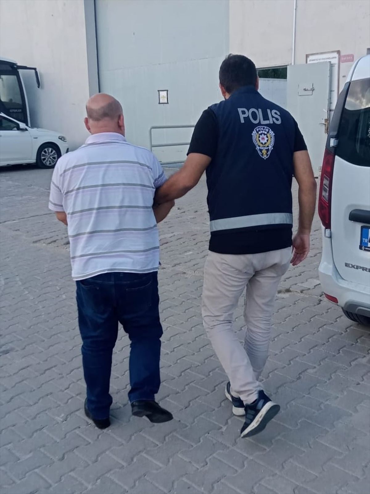Manisa\'da Altın Çantası Hırsızlığı: Muavin Tutuklandı