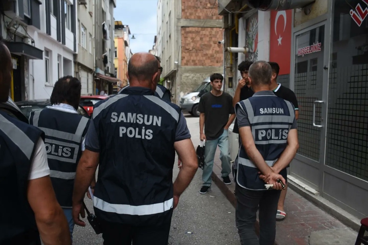 Samsun\'da Okul Çevresinde Denetim: 5 Gözaltı
