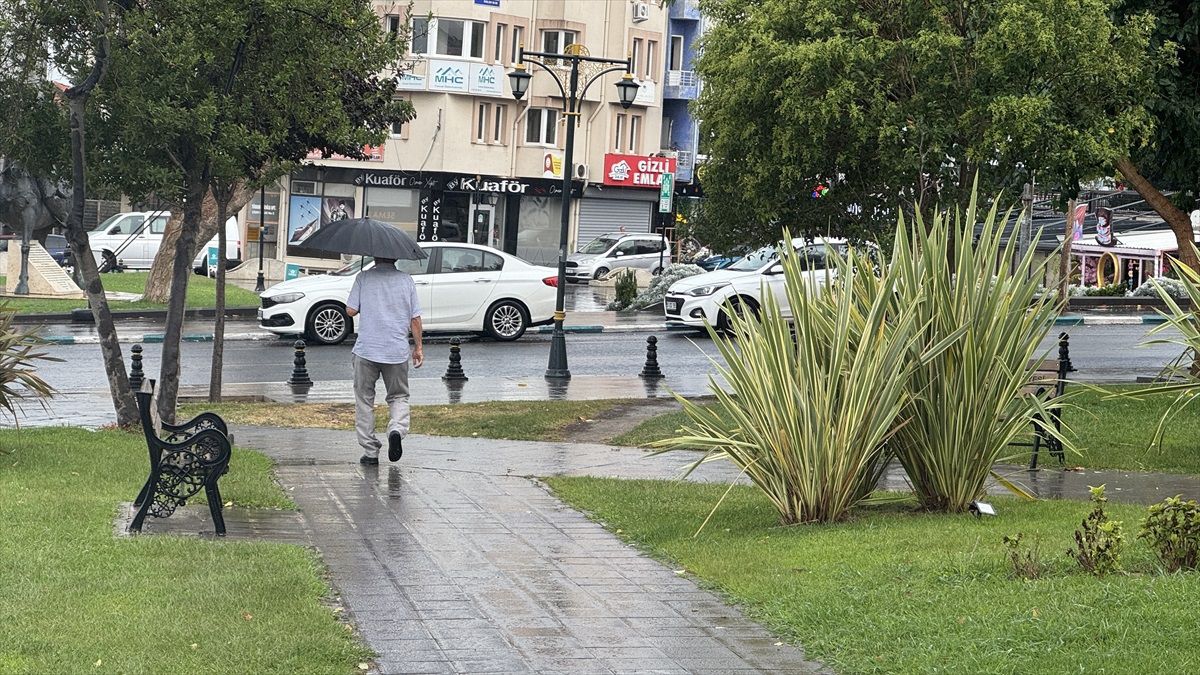 Tekirdağ\'da Sağanak Hayatı Olumsuz Etkiledi