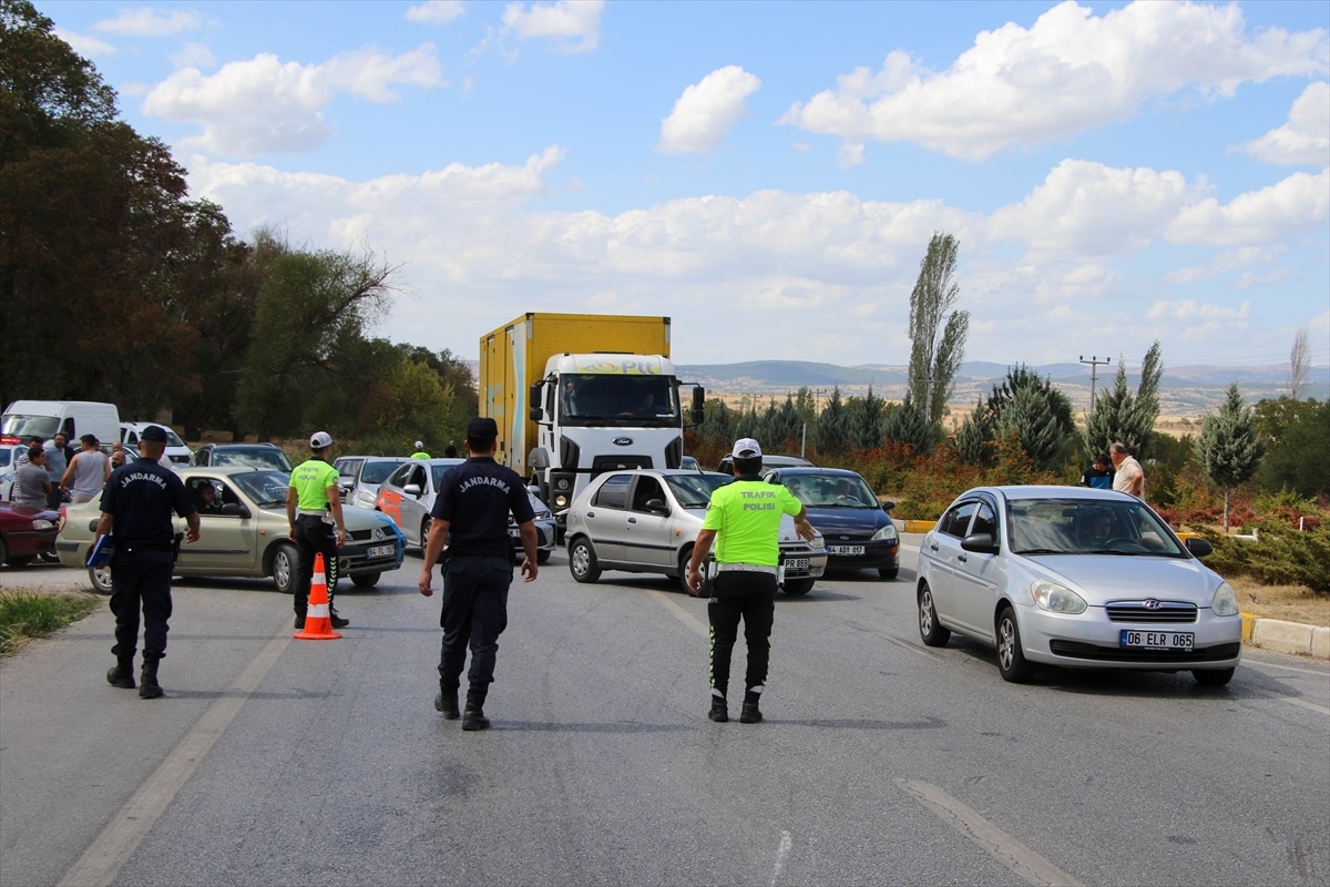 Uşak\'ta Trafik Kazası: 1 Ölü, 4 Yaralı