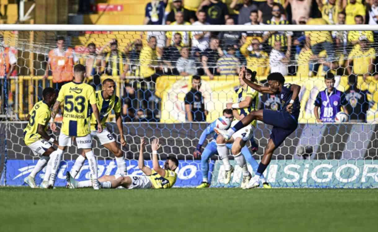 Zirve Kanarya'nın! Fenerbahçe, Kasımpaşa'yı 2-0 yendi