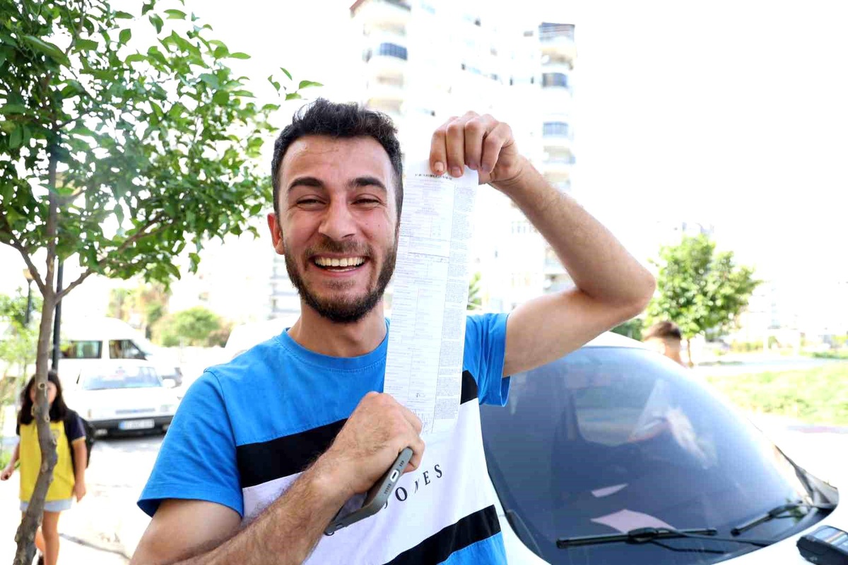 Kozan\'da Ceza Makbuzu ile Hatıra Fotoğrafı